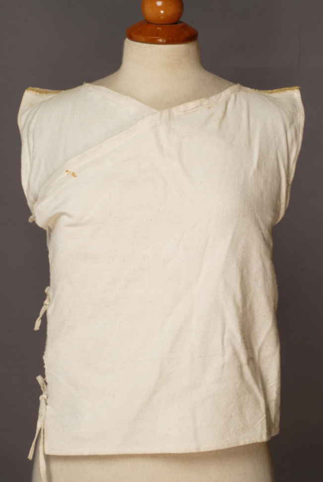 Zipouni, sleeveless double-breasted jacket made of white cotton woven fabric 