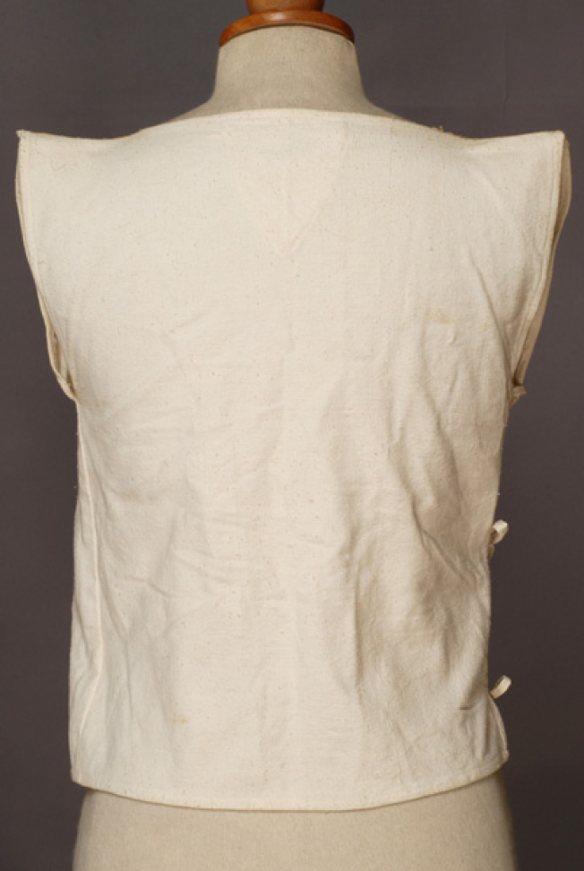 Zipouni, sleeveless double-breasted jacket, back