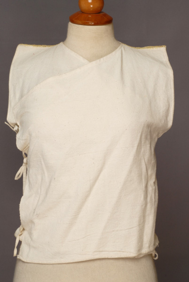 Zipouni, sleeveless double-breasted jacket made of white cotton woven fabric 