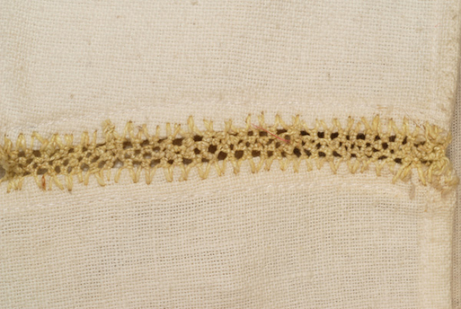 Shoulder, embroidered joint with the sewing needle