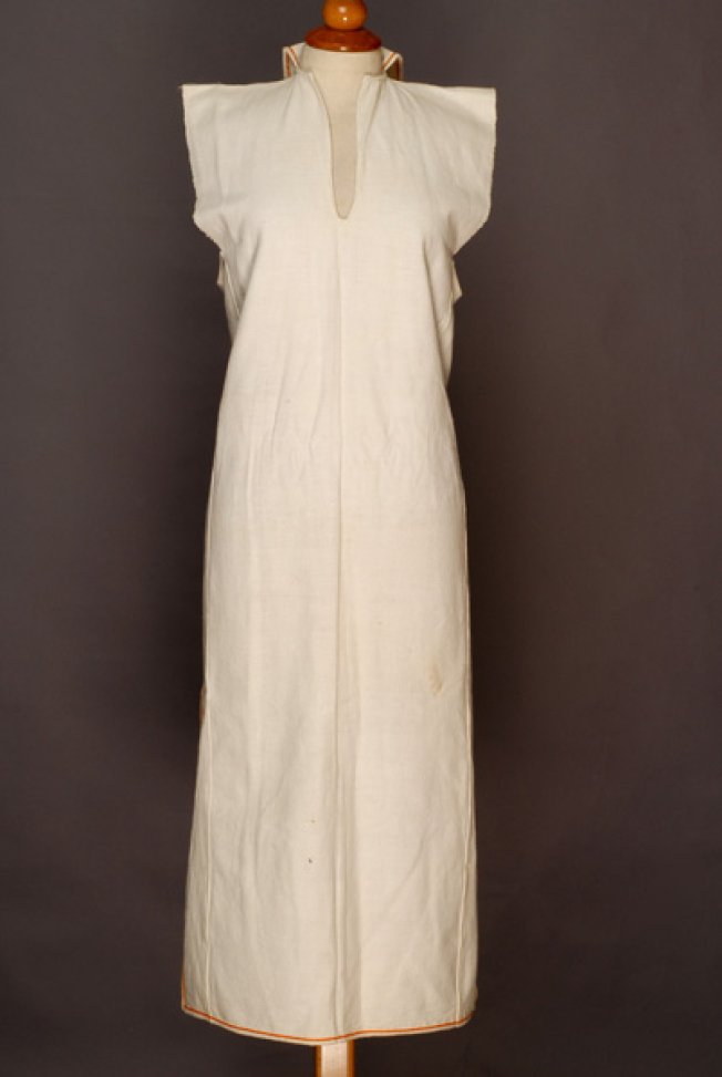 Poukamisa me tis podies, long outer cotton fabric with large openings at the right and the left sides