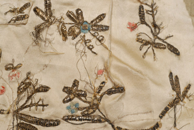 Bottom left side: design and embroidery technique