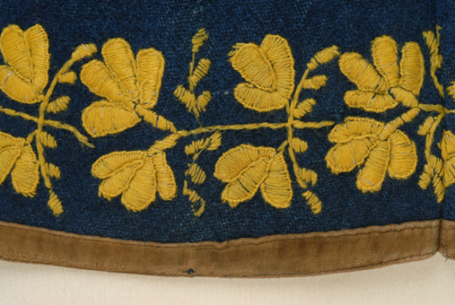 Detail of the embroidered decoration at the border