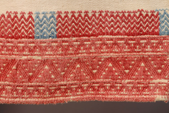 Kolonato chemise, embroidery of the sleeve