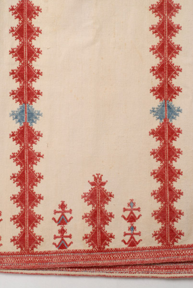 Kolonato chemise, kolones and intermediate embroidery of the border