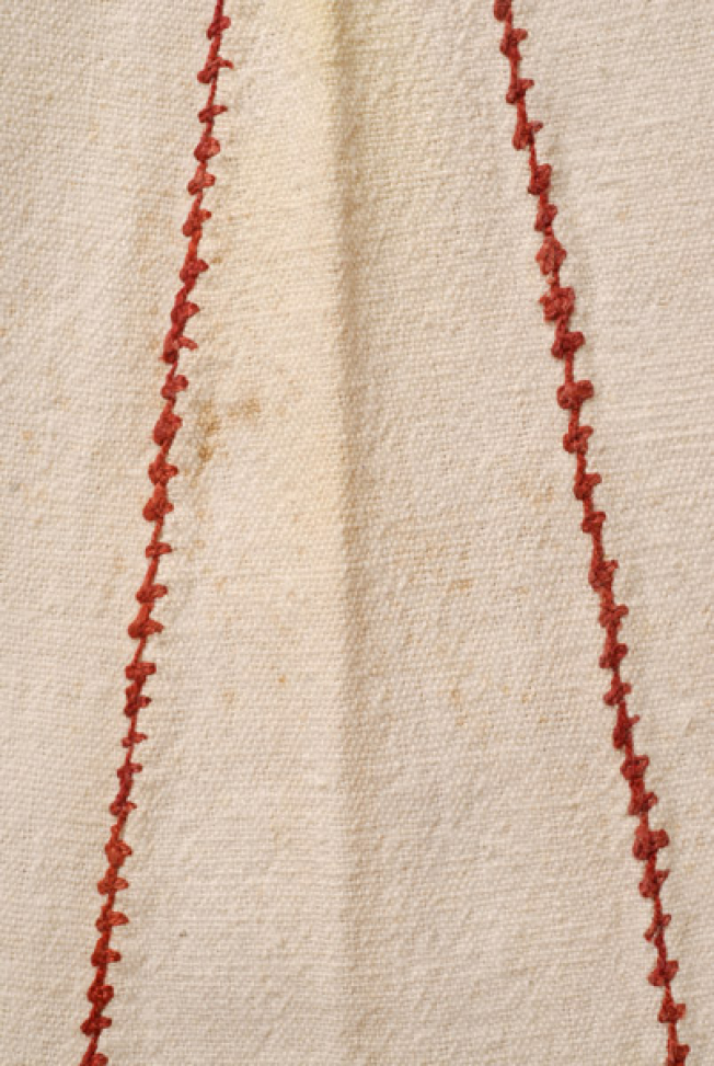 Decorative seams at the lagioli (gores) of the sleeve 