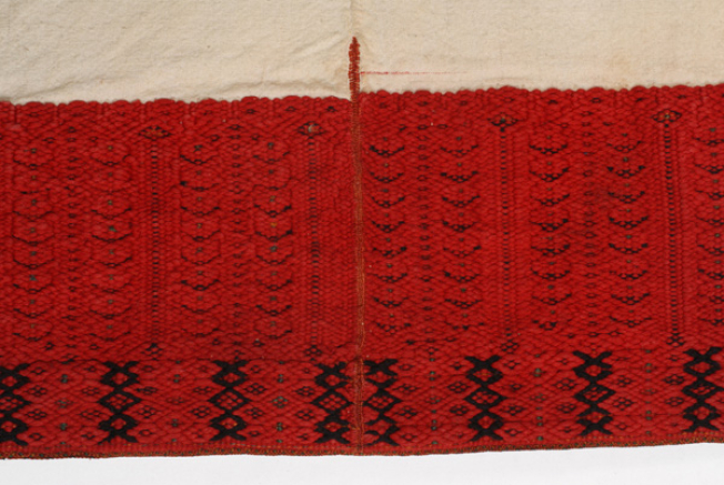 Detail of the embroidered decoration with raised stitch at the chemise border. Kanatia are divided into two katia by means of mitounia. (A)lyssiditsa can be seen at the panel joint