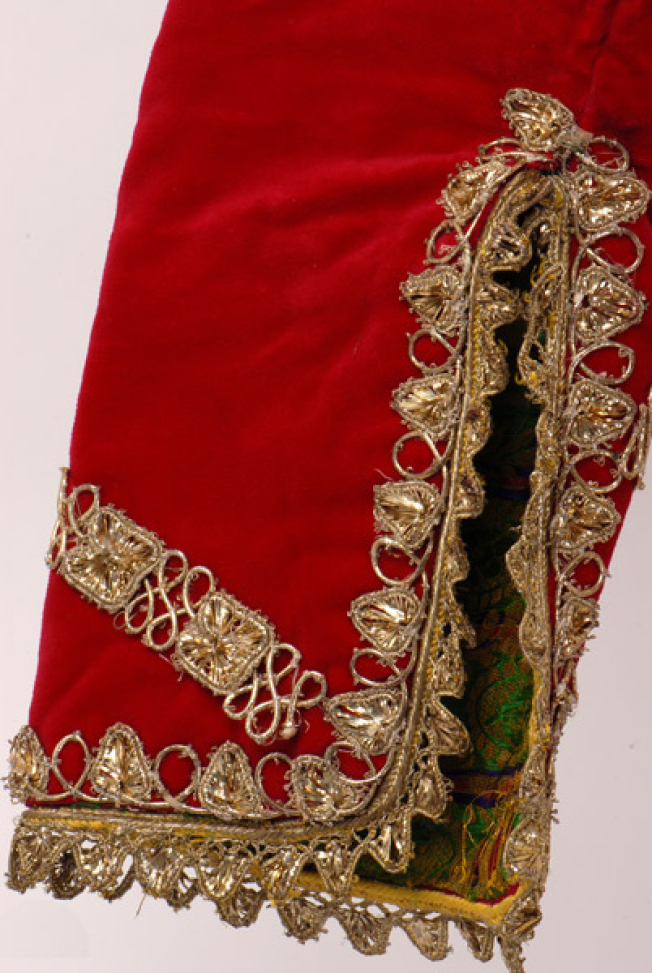 Golden decoration of the sleeve