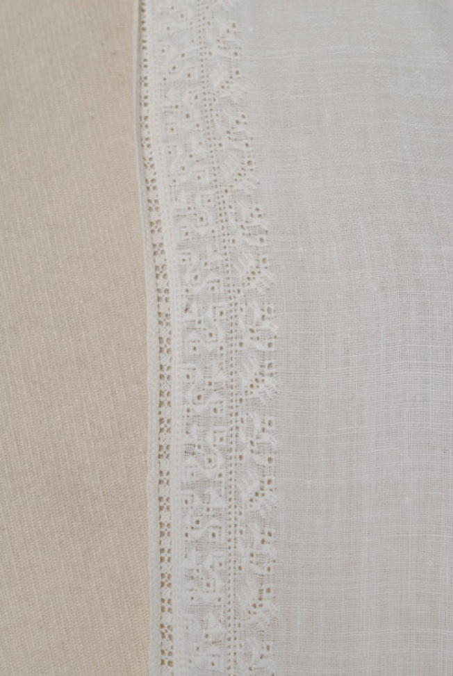 Detail of the embroidery of the plastron