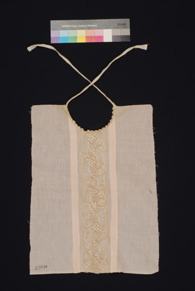 Trachilia (plastron), pectoral piece of fabric with applique decoration. At the neckline, trimming with small needle lacework