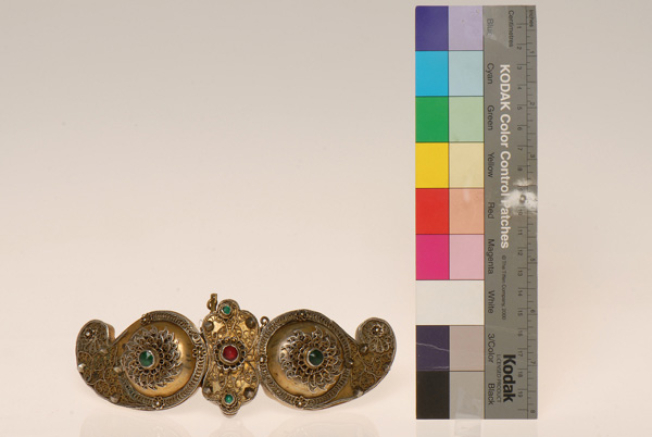 Gilt buckle with multi-panelled filigree rosettes and variegated glass stones 