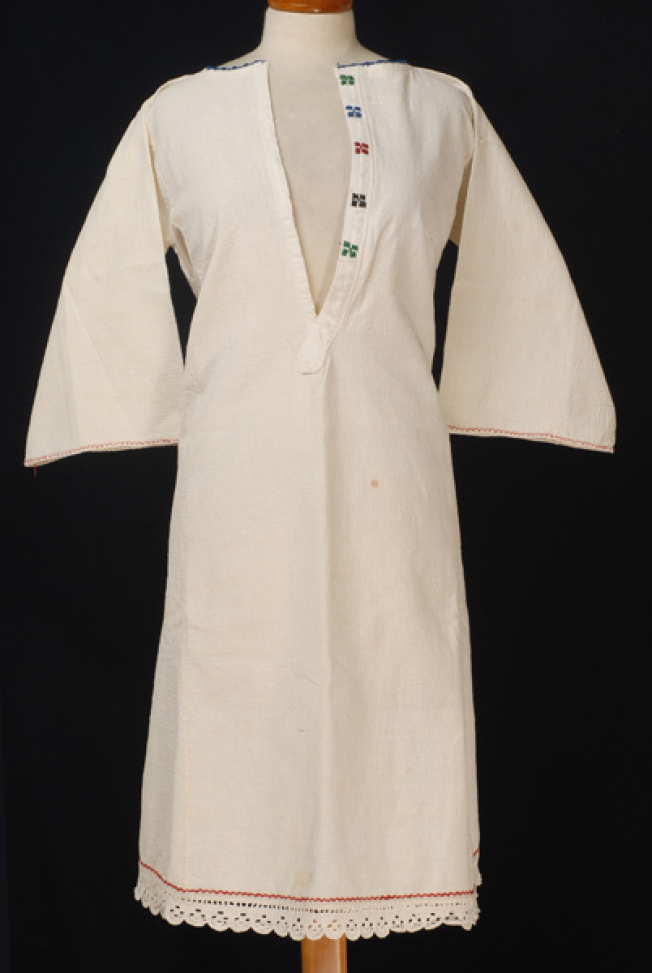 Women's cotton chemise of the Vlachs