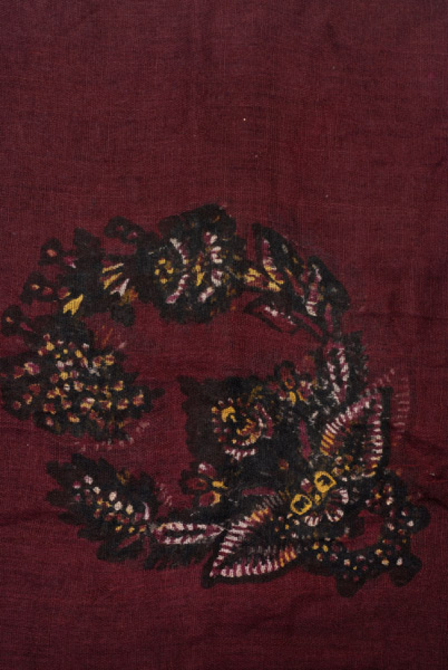 Decoration of the printed decoration, milies vegetal motif at the edge on the inside