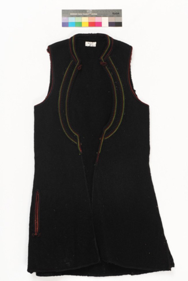 Woollen sigouna, sleeveless overcoat made of saddle blanket decorated with dark-coloured woollen cordons