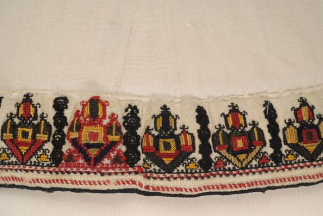 Detail of the embroidered decoration at the indigo-dyed podia, border: gold cordon, horizontal rows and a band with crosses and blossoms