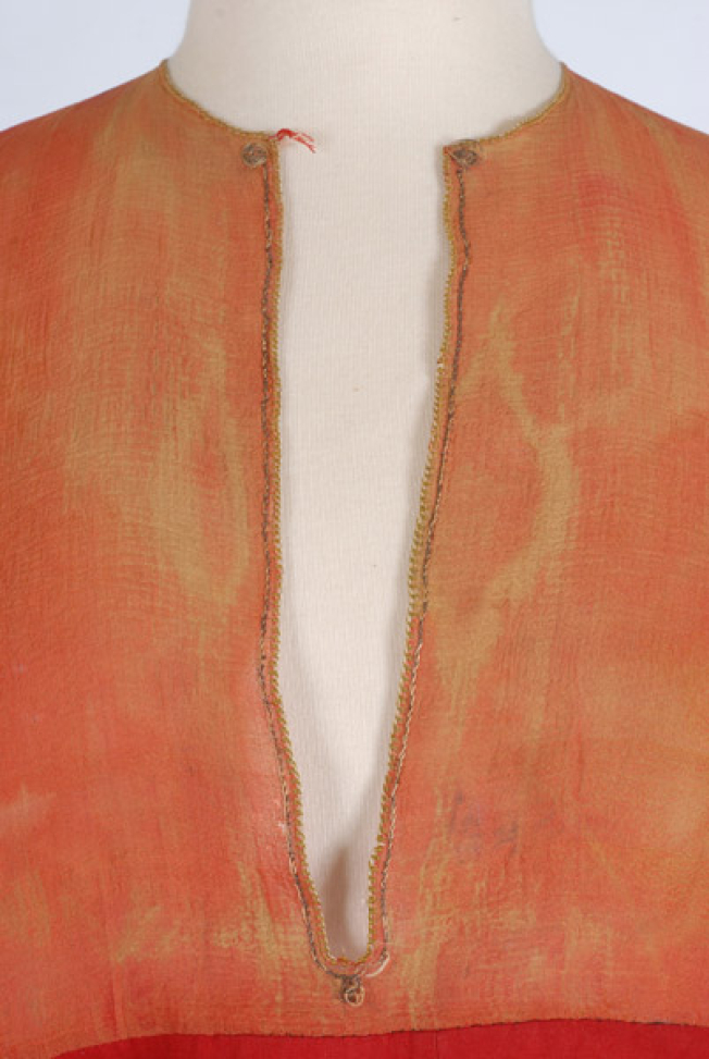 Opening at the plastron