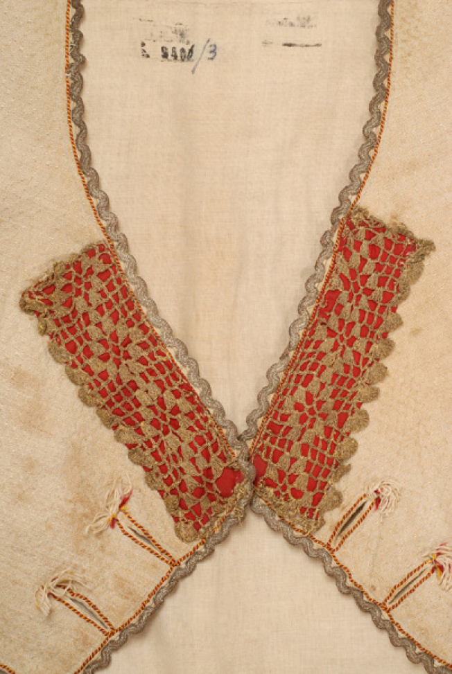 Armatosa, applique decoration of the cleavage with silk fabric, trimmed with gold lace 