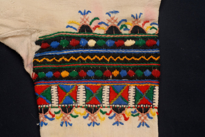Upper embroidered band of the sleeve