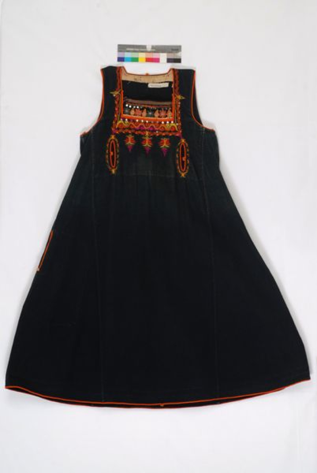 Festive, sleeveless boyiadjissio foustani from Metaxades