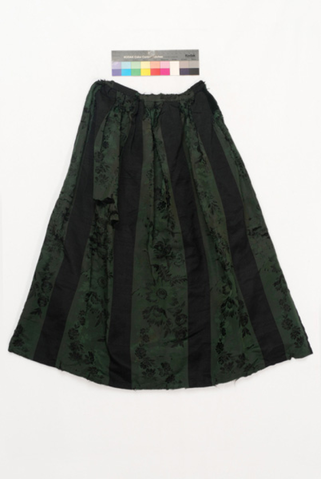 Pleated apron made of brocaded fabric