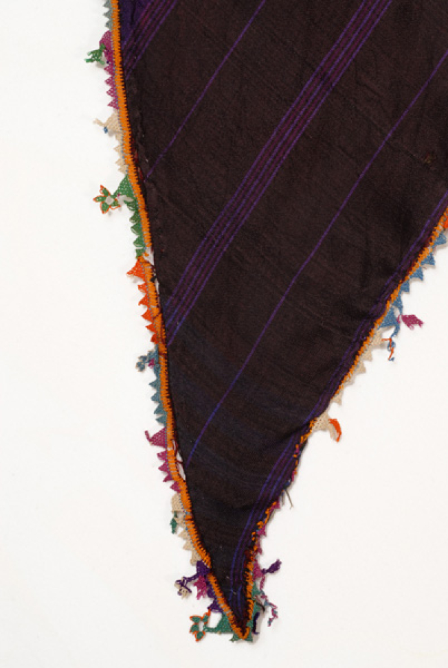Decoration with bibila (crocheted lace) of fine craftsmanship and floral motifs knitted with sewing needle