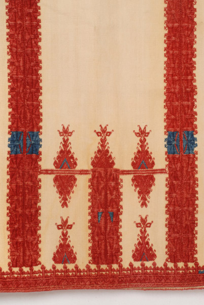 Kolonato chemise, kolones and intermediate embroidery of the border