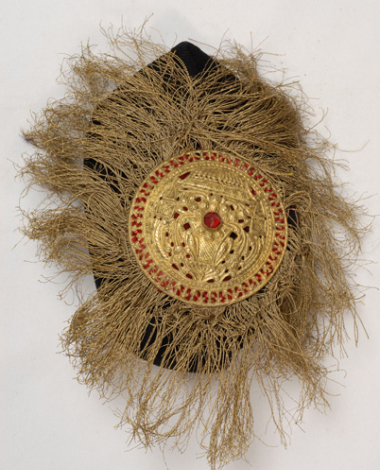 Small black felt tarbush with gold fringes. The applique decoration consists of a gilded metal dish with embossed decoration