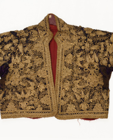 Velvet sleeved jacket ornamented with terzidiko gold embroidery
