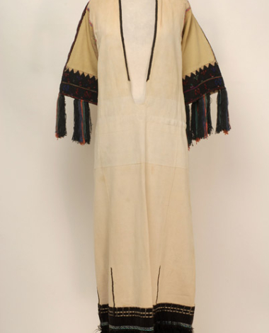 Cottom chemise with applique linen sleeves, embroidered with black and coloures silk outradhes