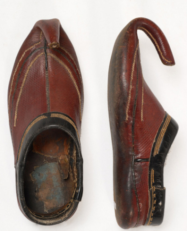 Tsarouchia abalota, pair of leather shoes