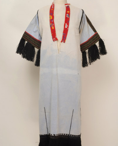 Cotton blued chemise embroidered with black and coloured woollen threads 