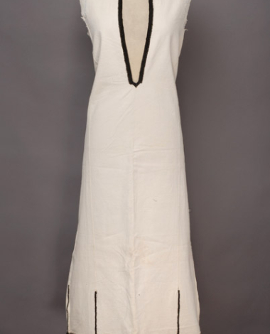 Cotton white chemise embroidered with black woollen threads