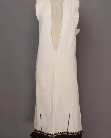Βαμβακερό λευκό πουκάμισο κεντημένο με καφέ ουτράδες