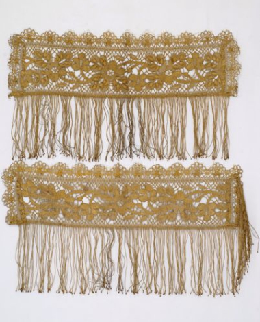 Krossia or krossi, gold lace with fringed end