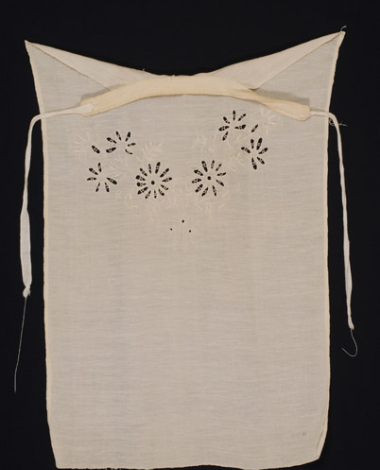 Trachilia, pectoral piece of fabric with white embroidery 
