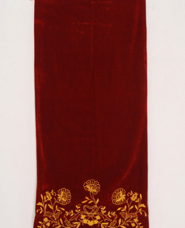 Velvet apron with machine embroidery