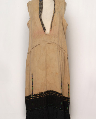 Linen sleeveless chemise, embroidered with black and coloured outradhes