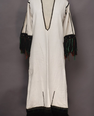 White cotton chemise, embroidered with with black woollen threads and white tiriplisia thread