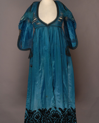 Very long silk foustani (dress) with skin-tight bodice and pleated short-waisted skirt