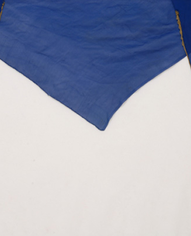 Magnandi, small triangle, silk kerchief in blue colour with gold tassels at the edges