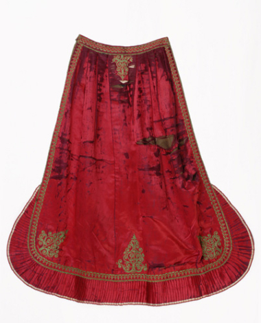 Satin apron in violet colour, richly embroidered with cordon made of silk thread and gold thread