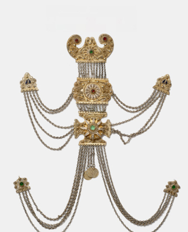Double kiousteki, gilded chained ornament with wiry decoration, with multicoloured stones. The two plates of the edge are ornamented with a decoration crafted with the enamel technique