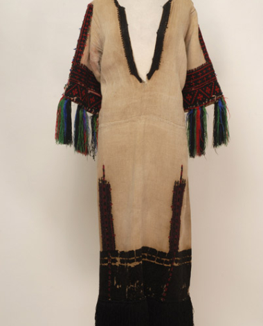 Linen chemise embroidered with black and multicoloured silk outradhes
