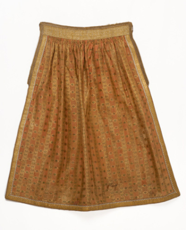Pleated apron made of brocaded fabric