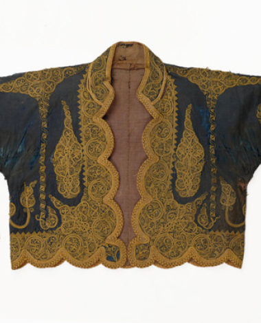 Velvet sleeved jacket ornamented with terzidiko gold embroidery