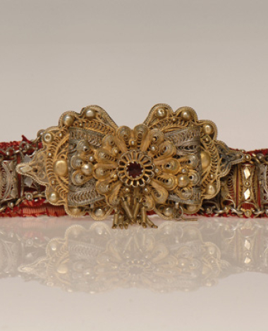Assimozounaro, jointed, filigree belt covered in gilded coins