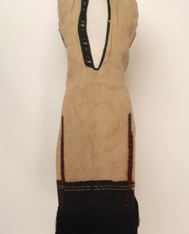 Linen festive sleeveless chemise embroidered with the black and coloured silk outradhes