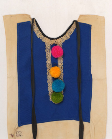 Plastron, pectoral accessory of women's costume from Alona, ornamented with applique lace sold by the metre and coloured woollen small tassels (pon-pon)
