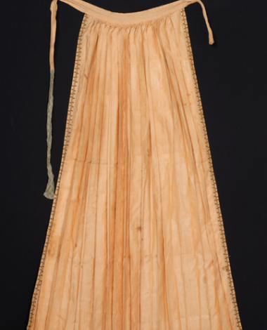 Apron made of silk fabric with vertical goffers