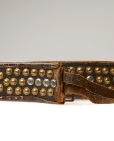 Petsini zona or louri, leather belt ornamented with decorative studs
